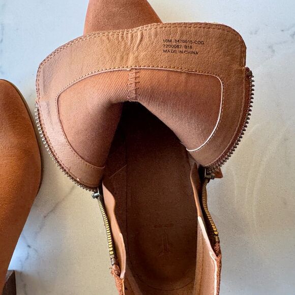 NIB FRYE Women's Judy Zip Bootie Cognac Boots 10 B US - Picture 10 of 15